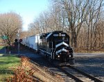 DDRV 2006 passes thru Warren Street's grade crossing heading west